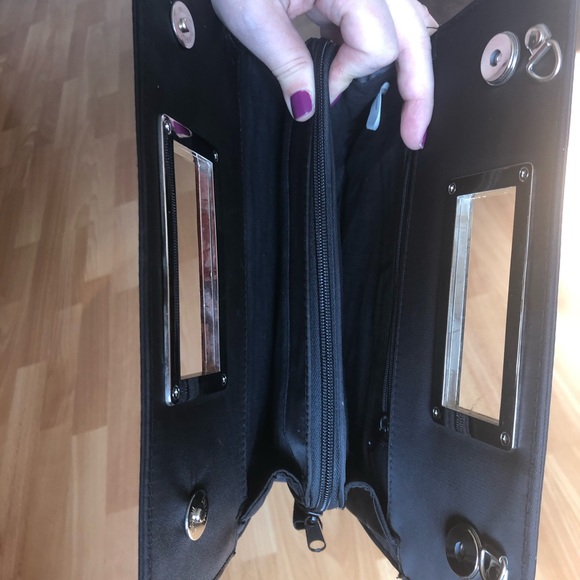 Fashion handbag! Simple & chic square shaped & cutout! - Picture 5 of 8